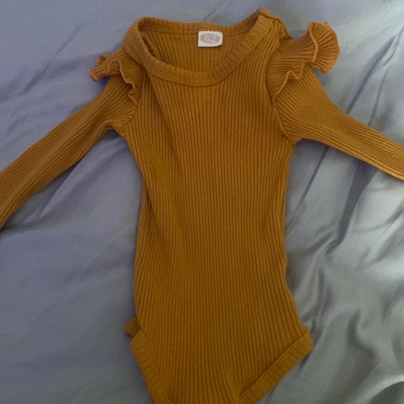 Matching sunflower outfit - Picture 2 of 3